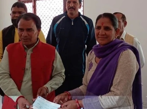 Sunita Gairola help Chief Minister Relief Fund 50 thousand