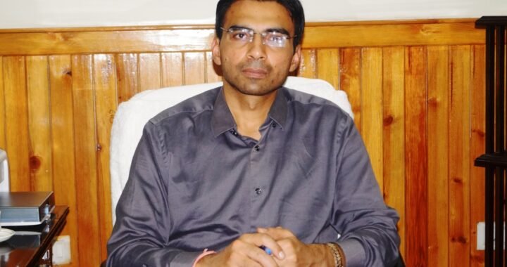 नैनीताल- DM सविन बंसल ने इस अधिकारी को दी प्रतिकूल प्रविष्टि, जनिये कारण