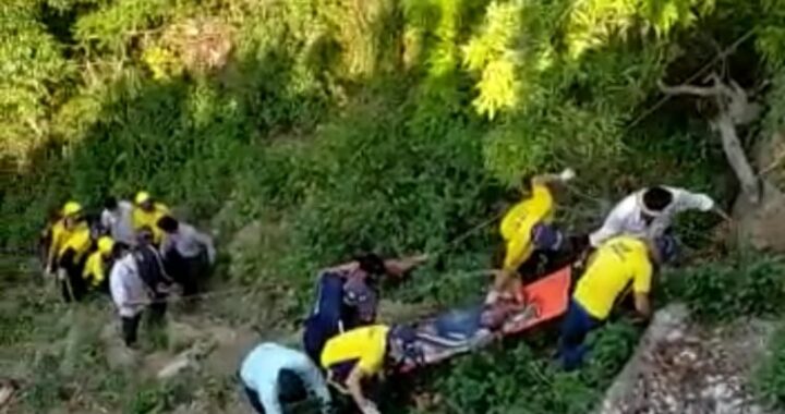 Big Breaking-चंपावत- दिल्ली से पिथौरागढ़ आ रहे प्रवासीयो की इनोवा खाई में गिरी, 3 की मौत दो घायल
