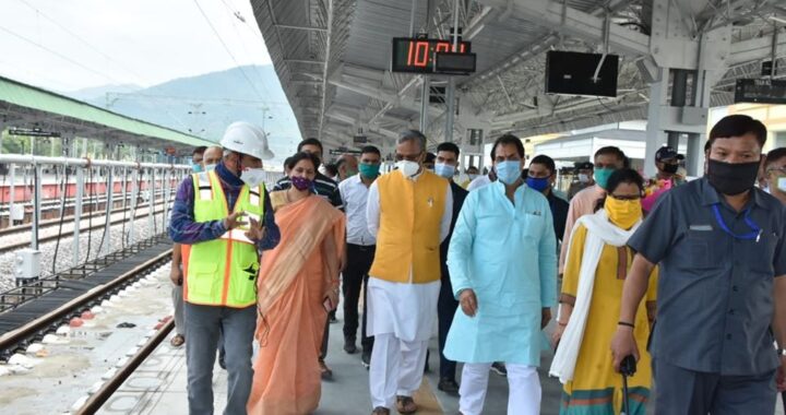 देहरादून- रेलवे स्टेशन ऋषिकेश का मुख्यमंत्री ने किया निरीक्षण