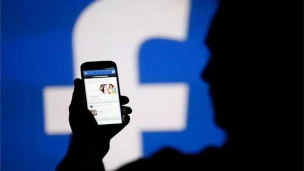 फेक फेसबुक अकाउंट बनाकर छात्रा को भेज रहा था आपत्तिजनक मैसेज