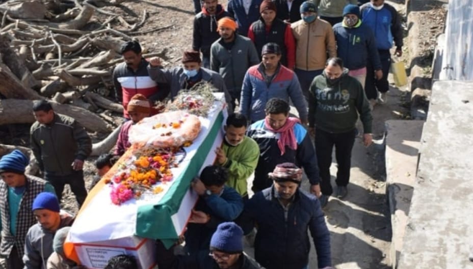 मणिपुर इम्फाल के सैलून में आतंकवादी हमले में शहीद असम राइफल के हवलदार रणवीर सिंह रावत