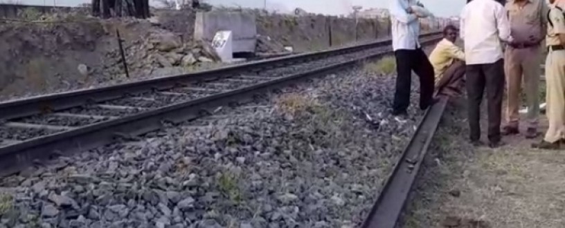 एक्सप्रेस ट्रेन की चपेट में आने से एक अज्ञात युवक की मौके पर ही दर्दनाक मौत