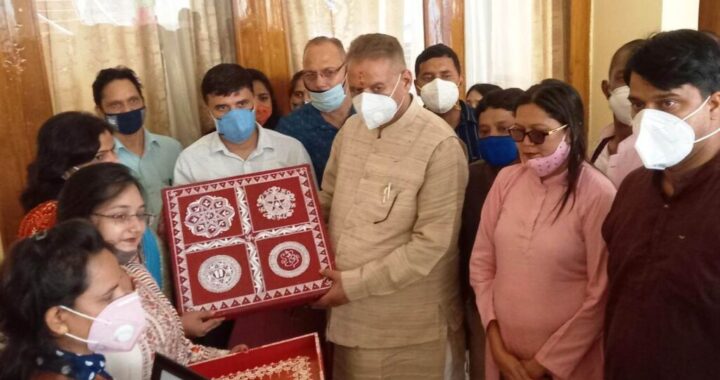 हल्द्वानी- उद्योग लगाने में लक्ष्य पूरा करने पर मंत्री गणेश जोशी ने ऐसे थपथपाई अधिकारियों की पीठ