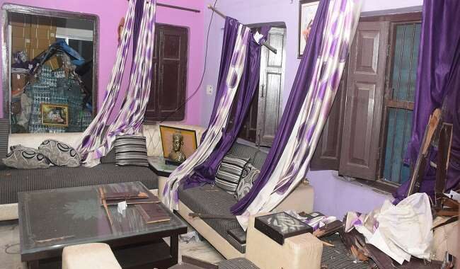 हल्द्वानी- (बड़ी खबर) धमाके के बाद भाजपा जिला अध्यक्ष के घर की तस्वीरें और वीडियो देखिए