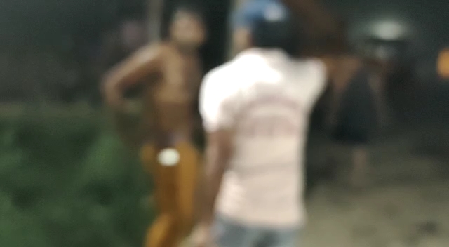 उत्तराखंड- यहां पुलिसकर्मी का VIDEO वायरल, बेरहमी से कर रहा युवक की पिटाई