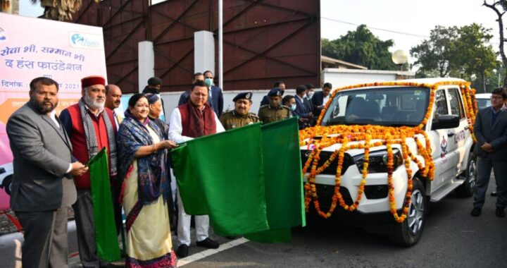 देहरादून- CM धामी ने पुलिस वाहनों को दिखाई हरी झंडी, इस संस्था ने दिए 101 नये वाहन