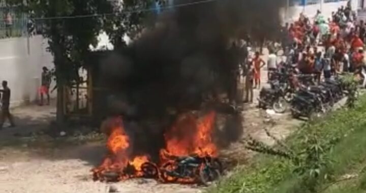 उत्तराखंड- यहां एक साथ 4 बाइकों में लग गई आग, मिनटों में आंखों के सामने जलकर राख Video
