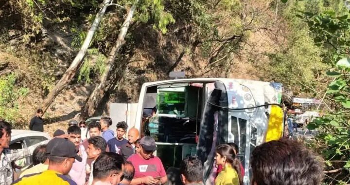 हल्द्वानी : (बड़ी खबर) यह बस हुई दुर्घटनाग्रस्त