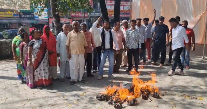हल्द्वानी:(बड़ी खबर)  पूर्व CM त्रिवेंद्र के खिलाफ प्रदर्शन, दलित समाज नाराज