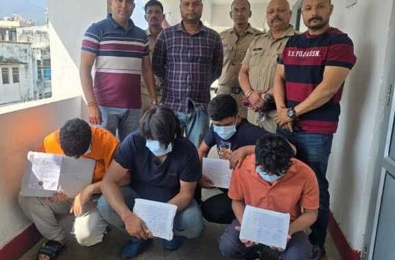 हल्द्वानी : एसओजी एवं पुलिस ने IPL की सट्टेबाजी में शैलेन्द्र बिष्ट,विजय बिष्ट,जितेन्द्र सिंह और सुमित को किया गिरफ्तार…