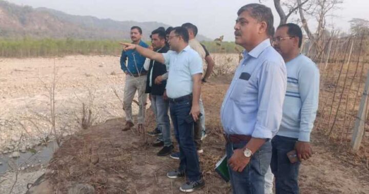 हल्द्वानी: चोरगलिया क्षेत्र में बाढ़ से पूर्व बचाव कार्यों को लेकर SDM परितोष वर्मा ने किया निरीक्षण, डार्यवर्जन व तटबंध निर्माण का निर्णय