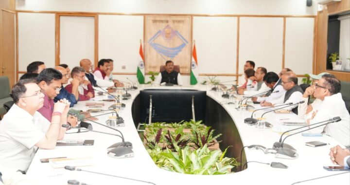 देहरादून :(बड़ी खबर) नवनियुक्त CS आनंद वर्धन की बैठक, अधिकारियों को साफ-साफ निर्देश