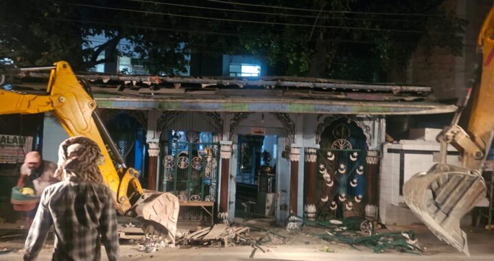 उत्तराखंड: दून अस्पताल में बनी अवैध मजार पर चला धामी सरकार का बुल्डोजर