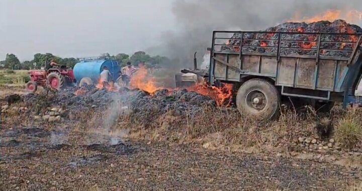 हल्द्वानी :(दुःखद) मड़ाई के लिए रखा 10 बीघा गेहूं के साथ टैक्ट्रर-ट्राली व थ्रेसर मशीन जली