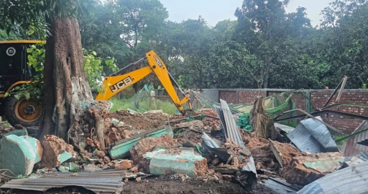 उत्तराखंड: काशीपुर में 5 अवैध मजारों पर चला धामी सरकार का बुलडोजर