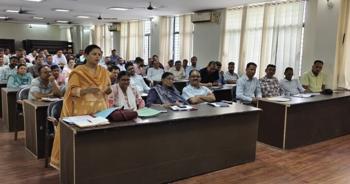 हल्द्वानी :(बड़ी खबर) कहां नाली में कूड़ा, कहां भरा है कचरा, ADM ने लिया एक एक वार्ड का हिसाब
