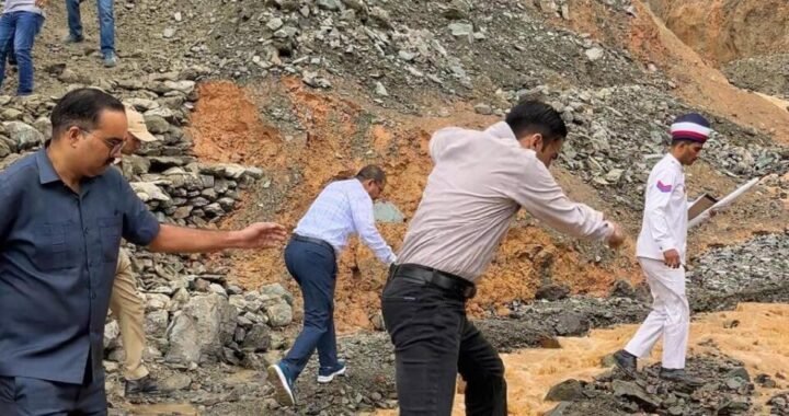 देहरादून :(बड़ी खबर) IAS सविन बंसल ने जीता सबसे दूरस्थ गांव के ग्रामीणों का दिल, संघर्ष से पहुंचे और कर दी कई मुराद पूरी