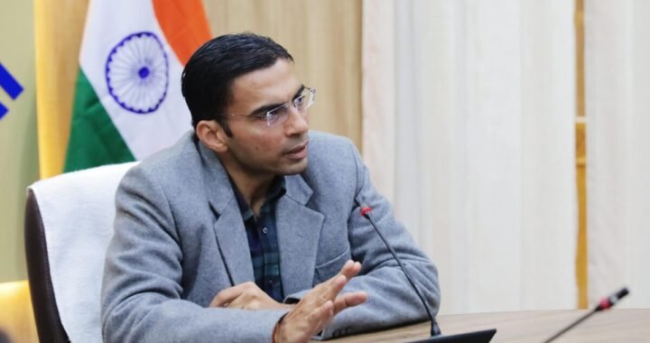 देहरादून :(बड़ी खबर) यहां डीएम ने नगर निगम व तहसील के अधिकारियों कड़ी फटकार
