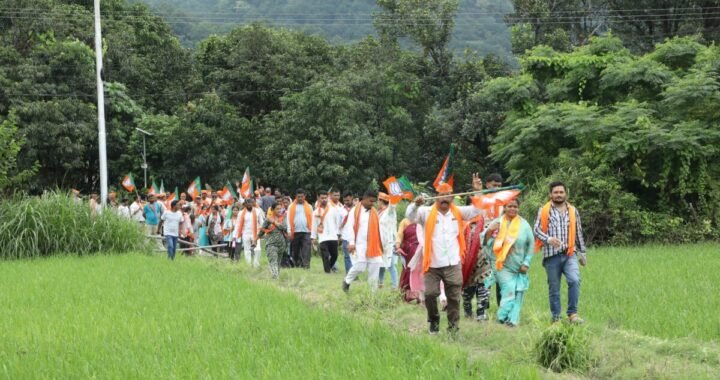 हल्द्वानी : गौलापार चोरगलिया में अनीता बेलवाल का जनसंपर्क अभियान तेज