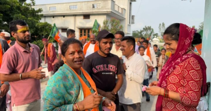 हल्द्वानी : गौलापार चोरगलिया में अनीता बेलवाल का जनसंपर्क अभियान तेज़, उगता सूरज पर मांगा आशीर्वाद