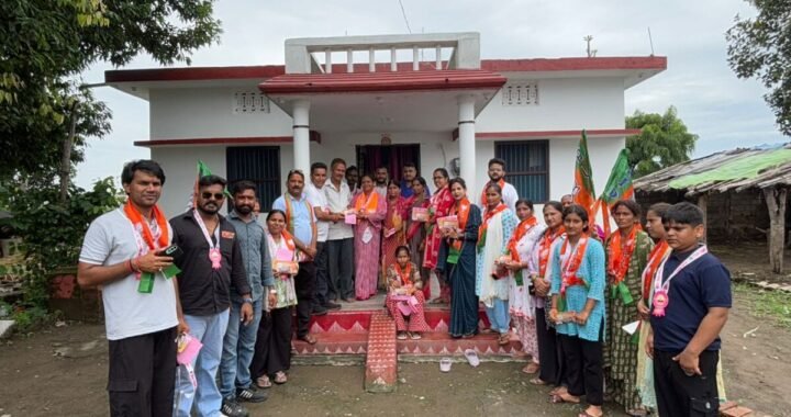 हल्द्वानी : गौलापार चोरगलिया आमखेड़ा जिला पंचायत सीट से भाजपा प्रत्याशी  अनीता बेलवाल ने किया जनसंपर्क