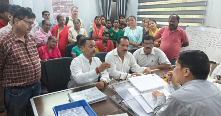 हल्द्वानी :(बड़ी खबर) बढ़ते बिलों से परेशान लोगों का फूटा गुस्सा, मुख्य अभियंता का घेराव