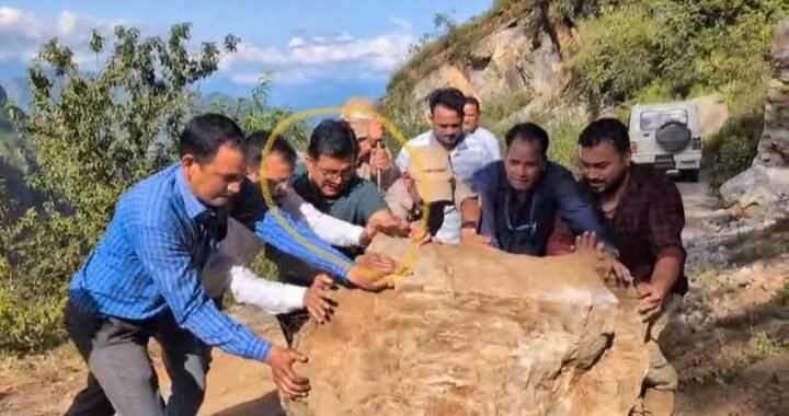 उत्तराखंड:(बड़ी खबर) DM पिथौरागढ़ ने मार्ग पर आए बोल्डरों को हटाकर स्वयं सुचारू किया आवागमन VIDEO