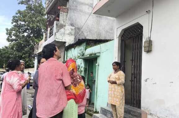 हल्द्वानी : यहां छत से नीचे गिरी दो साल की बच्ची, घर में मची चीख पुकार