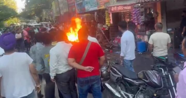 उत्तराखंड : हल्द्वानी खड़ी बाइक में लगी आग,हवा में उड़ी टंकी