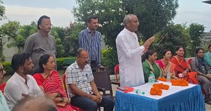 हल्दुचौड़: दीपा चंदोला के समर्थन में विधायक डॉ. मोहन बिष्ट ने किया जनसंपर्क, क्षेत्रीय विकास का दिया भरोसा