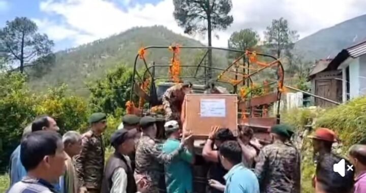 उत्तराखंड : यहां सैन्य सम्मान के साथ 12 गढ़वाल राइफल्स में तैनात हवलदार वीरेन्द्र सिंह को दी गई अंतिम विदाई
