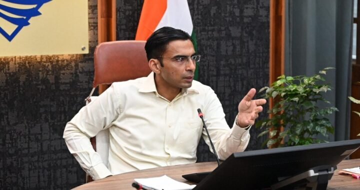 देहरादून : असहाय मां का सहारा बने DM, बेटी की शिक्षा की पुनर्जीवित