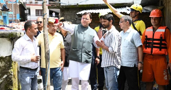 उत्तराखंड: CM पहुंचे स्यानाचट्टी में, किया प्रभावित क्षेत्र का निरीक्षण