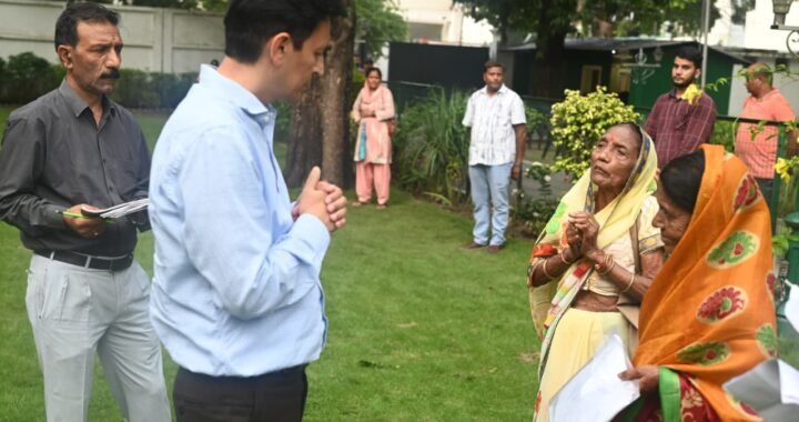 हल्द्वानी:(बड़ी खबर) जनता की समस्याओं का समाधान का केंद्र बनता IAS दीपक रावत का जनता दरबार