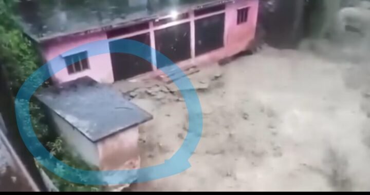 उत्तराखंड : यहां फटा बादल, Video
