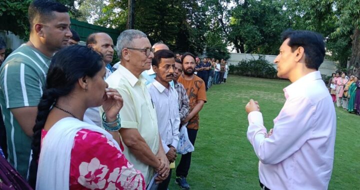 हल्द्वानी :(बड़ी खबर) कमिश्नर दरबार में ये न्याय की उम्मीद की लाइन है..