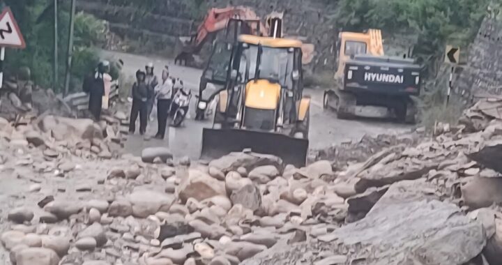 उत्तराखंड :राज्य बारिश का सितम, 373 सड़के बंद