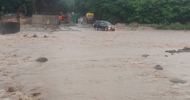 हल्द्वानी :(बड़ी खबर) जिले भारी बारिश से आम जन जीवन अस्त व्यस्त, सड़के बंद, जाने पूरा हाल