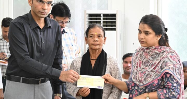 देहरादून :(बड़ी खबर) DM सविन बंसल गरीबों में मदद में सबसे आगे