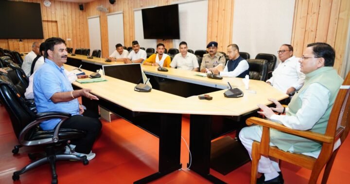 देहरादून :(बड़ी खबर) CM ने शिक्षक संघ के पदाधिकारियों से सीधे की बात