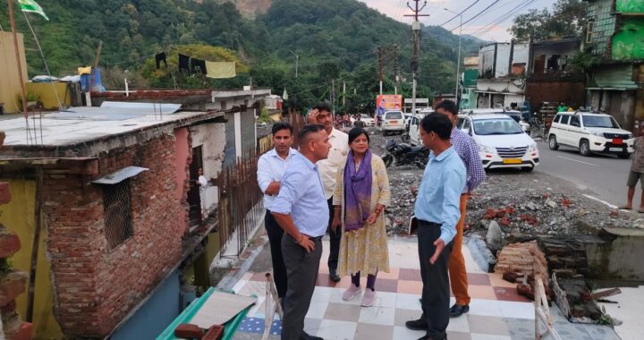 हल्द्वानी :(बड़ी खबर) यहां अतिक्रमण हटाए जाने का टीम ने लिया जायजा
