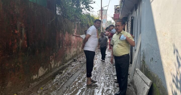 उत्तराखंड: DM के निर्देश पर प्रभावितों के द्वार -द्वार दौड़ रहे प्रशासन के अधिकारी