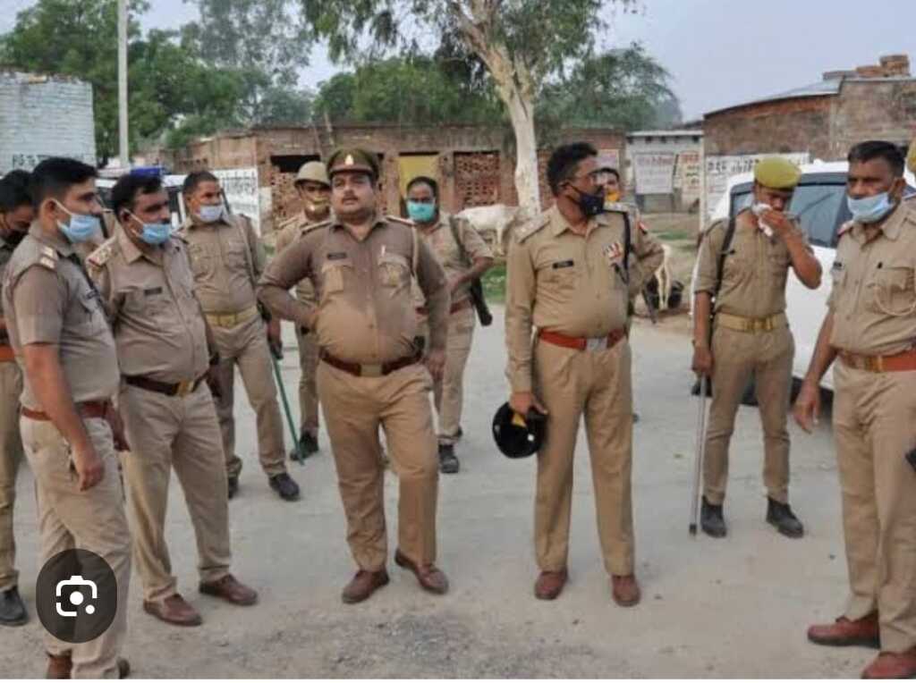 लालकुआं : सड़क किनारे कार में युवक युवती देख ग्रामीणों का हंगामा