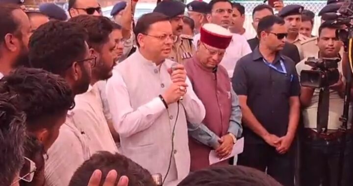 उत्तराखंड:(बड़ी खबर) मुख्यमंत्री धामी ने फिर जीता युवाओं का दिल, धरनास्थल पर पहुंचकर मान ली सभी मांगें