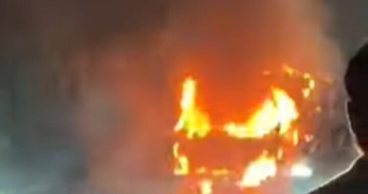 उत्तराखंड : यहां चलते ट्रक में लगी आग, धू धू कर जला