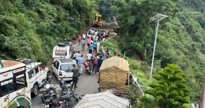 आपदा के चलते देहरादून में कई रूट डायवर्ट, मसूरी का रास्ता आज भी बंद