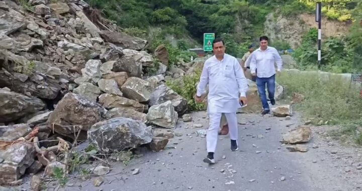 उत्तराखंड: देवप्रयाग में भूस्खलन के बीच बाल-बाल बचे सांसद अनिल बलूनी
