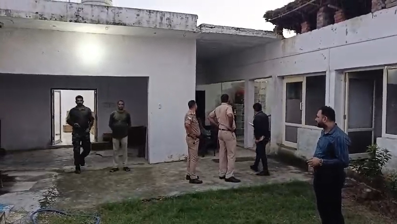 उत्तराखंड: ज़हरीले कारोबार का भंडाफोड़! गोदाम से बरामद हुए 86 सांप