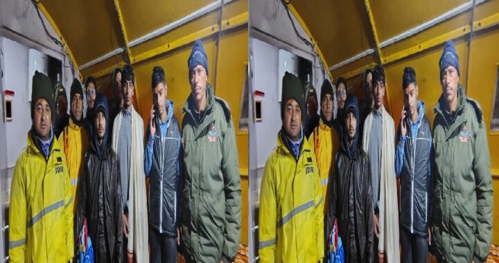 उत्तराखंड: बर्फ के बीच घंटों फंसे रहे 4 श्रद्धालु, SDRF ने ऐसे बचाई जान!